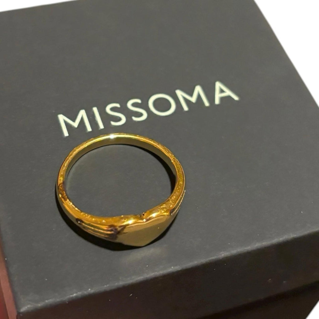 Missoma Engravable Heart Signet Ring Gold