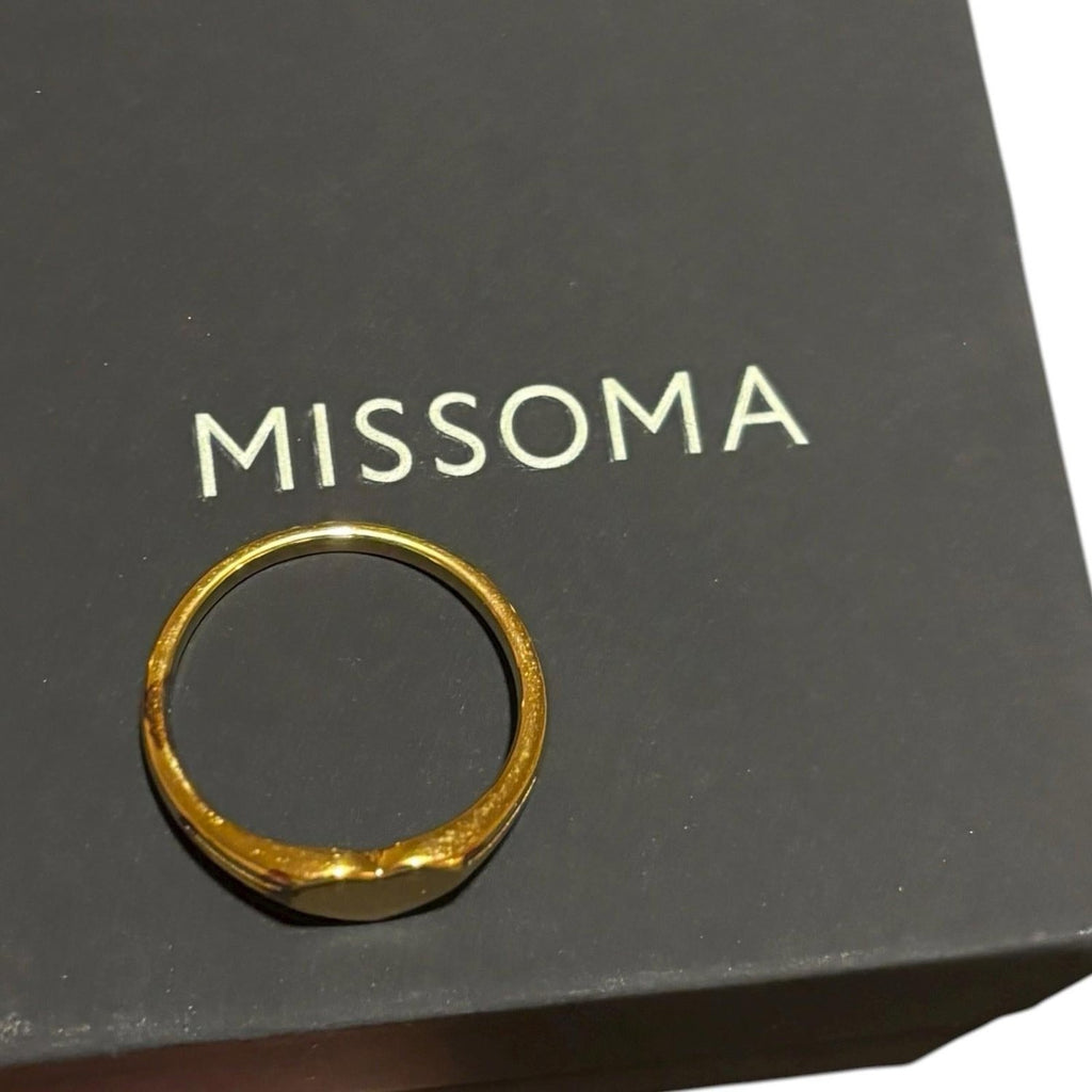 Missoma Engravable Heart Signet Ring Gold